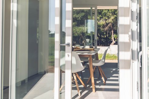 La cucina della casa mobile per 5-6 persone è accogliente, vivibile e completa di elettrodomestici