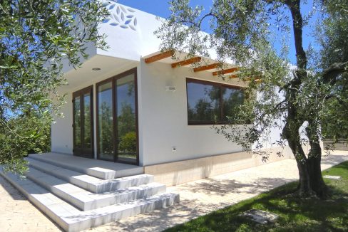 Luminosissimo e aperto sulla natura: il centro benessere Spa prefabbricato ideale per il relax